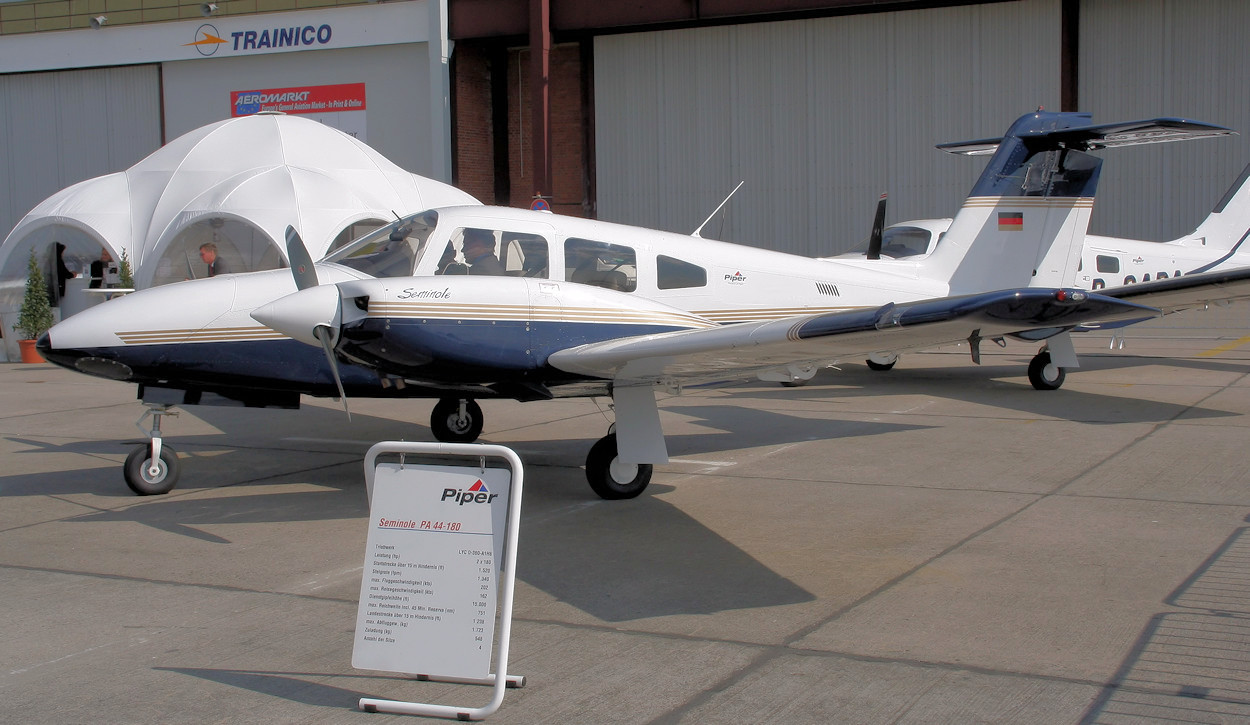 Piper Seminole PA-44 180 - Reiseflugzeug