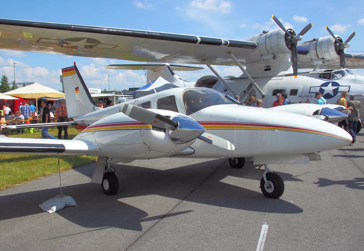 Piper PA-34-220T Seneca III - Geschäftsflugzeug