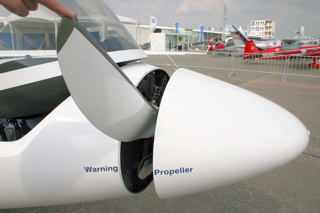 Stemme S10 - Faltpropeller des Motorseglers