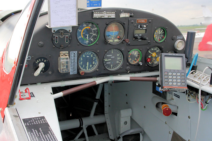 Zlin Z-526 AFS Akrobat Special - Cockpit