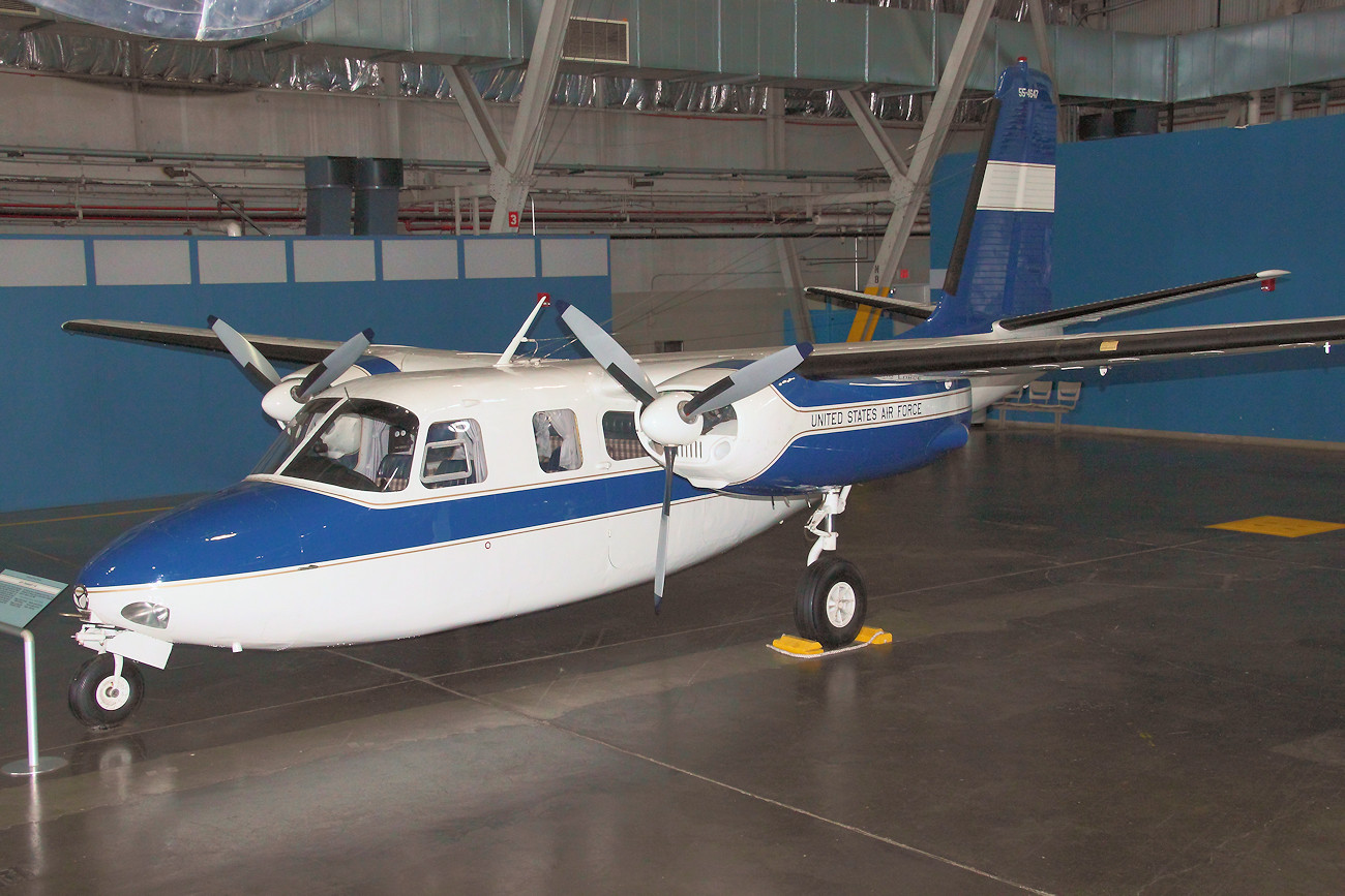 Aero Commander U-4B - Passagierflugzeug