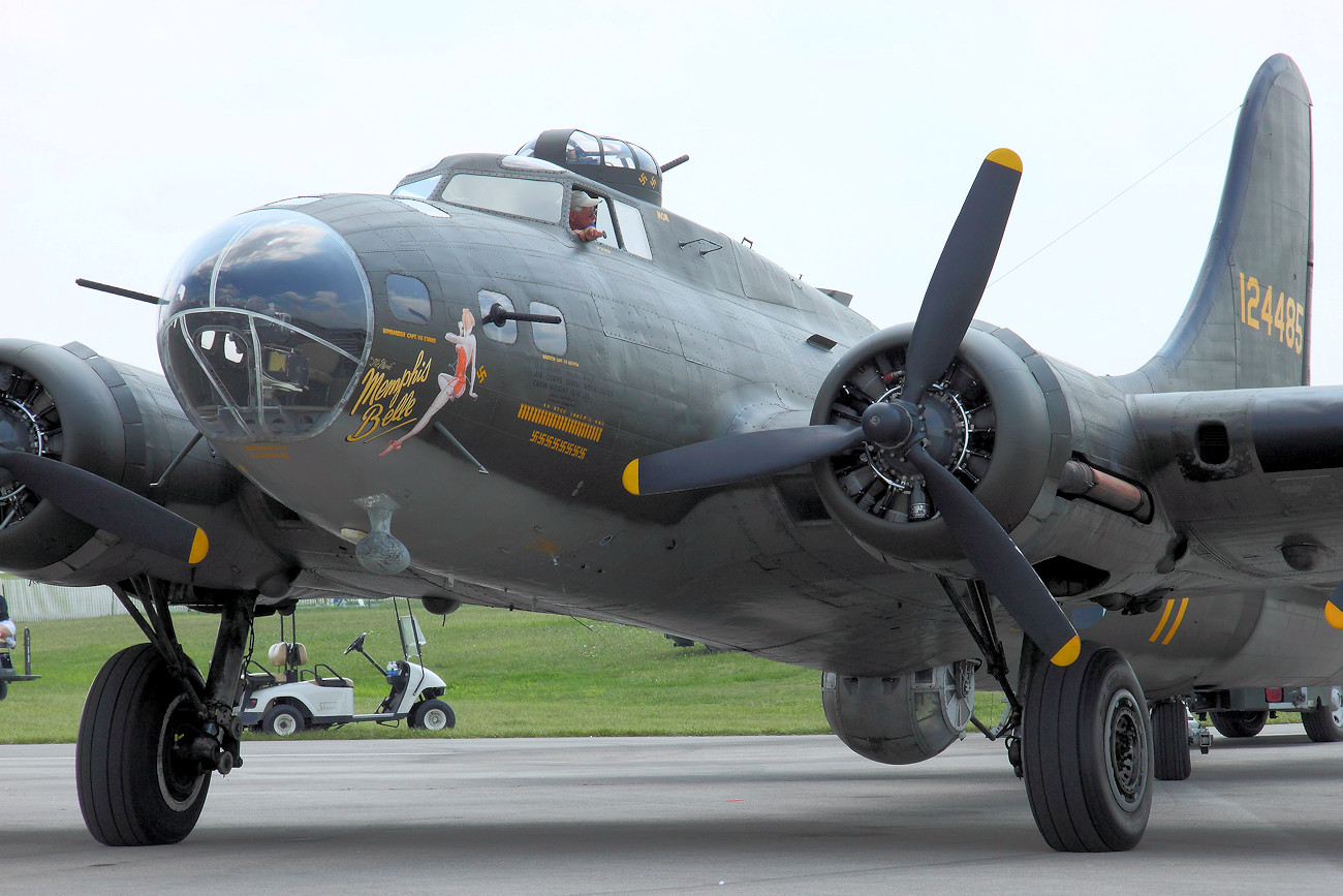 Boeing B-17 Flying Fortress - Dayton Air Show