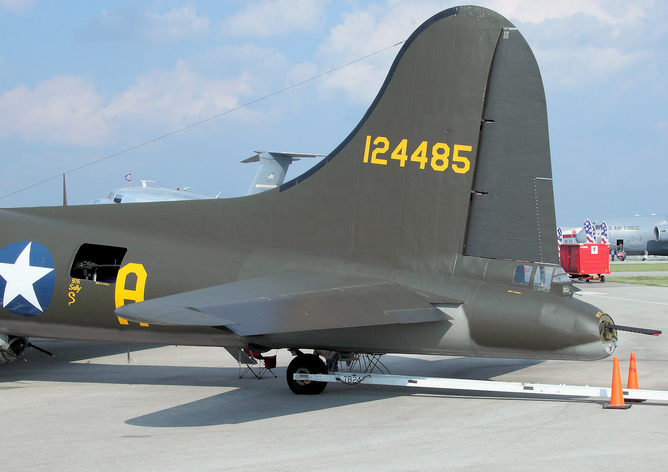 Boeing B-17 Flying Fortress - Leitwerk