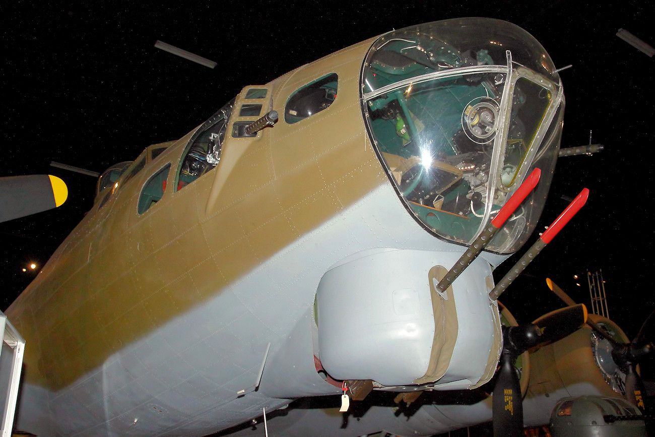 Boeing B-17G Flying Fortress - Bugansicht