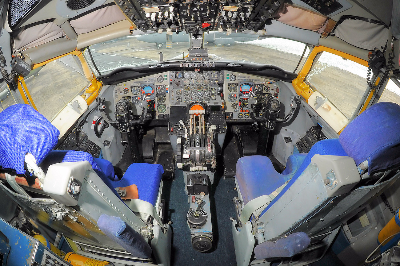 Boeing EC-135E ARIA - Cockpit