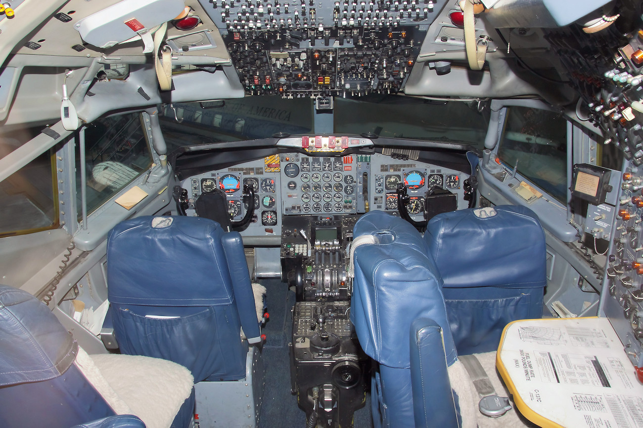 Boeing VC137C SAM 26000 - Cockpit