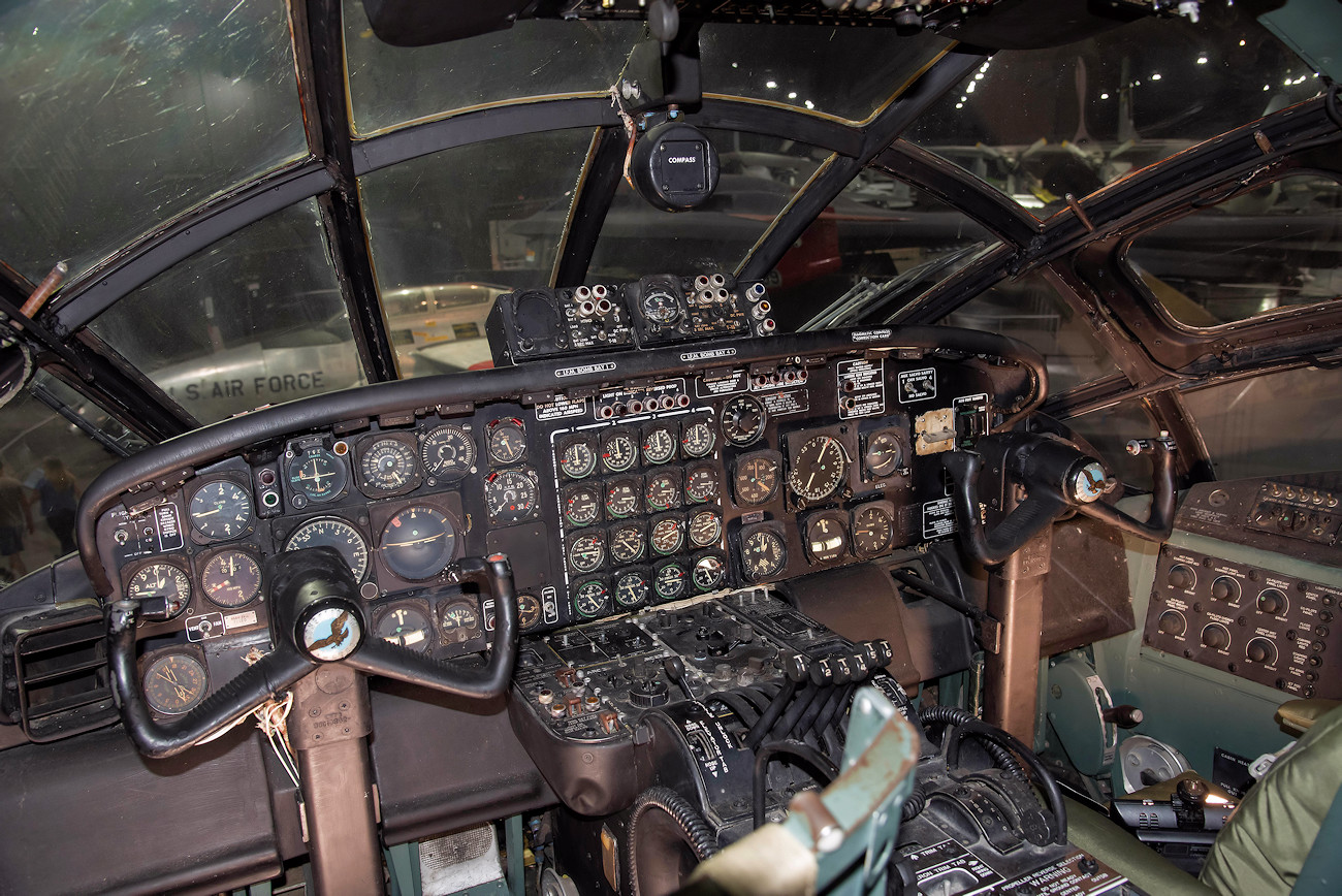 Convair B-36J Peacemaker - Pilotenkanzel