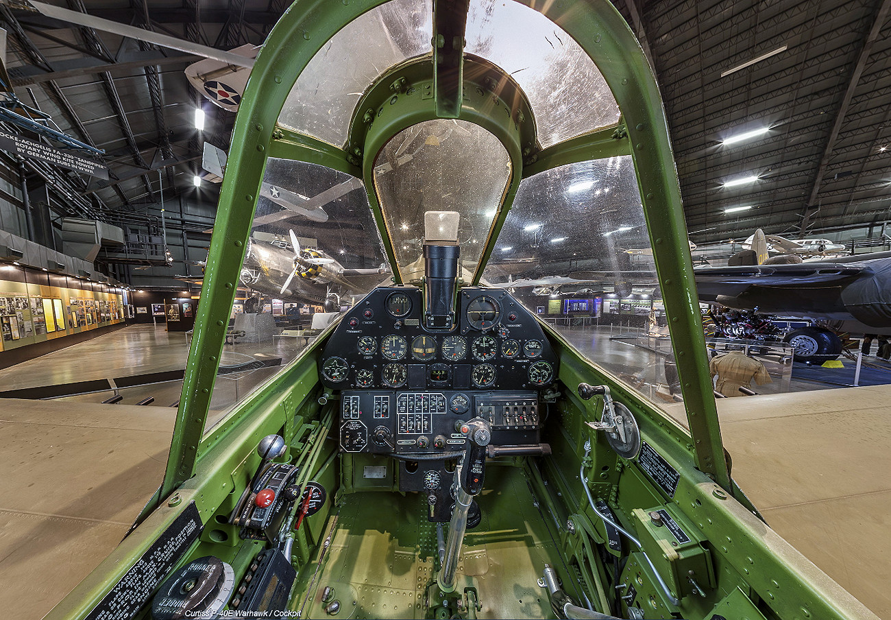 Curtiss P-40E Warhawk - Cockpitansicht