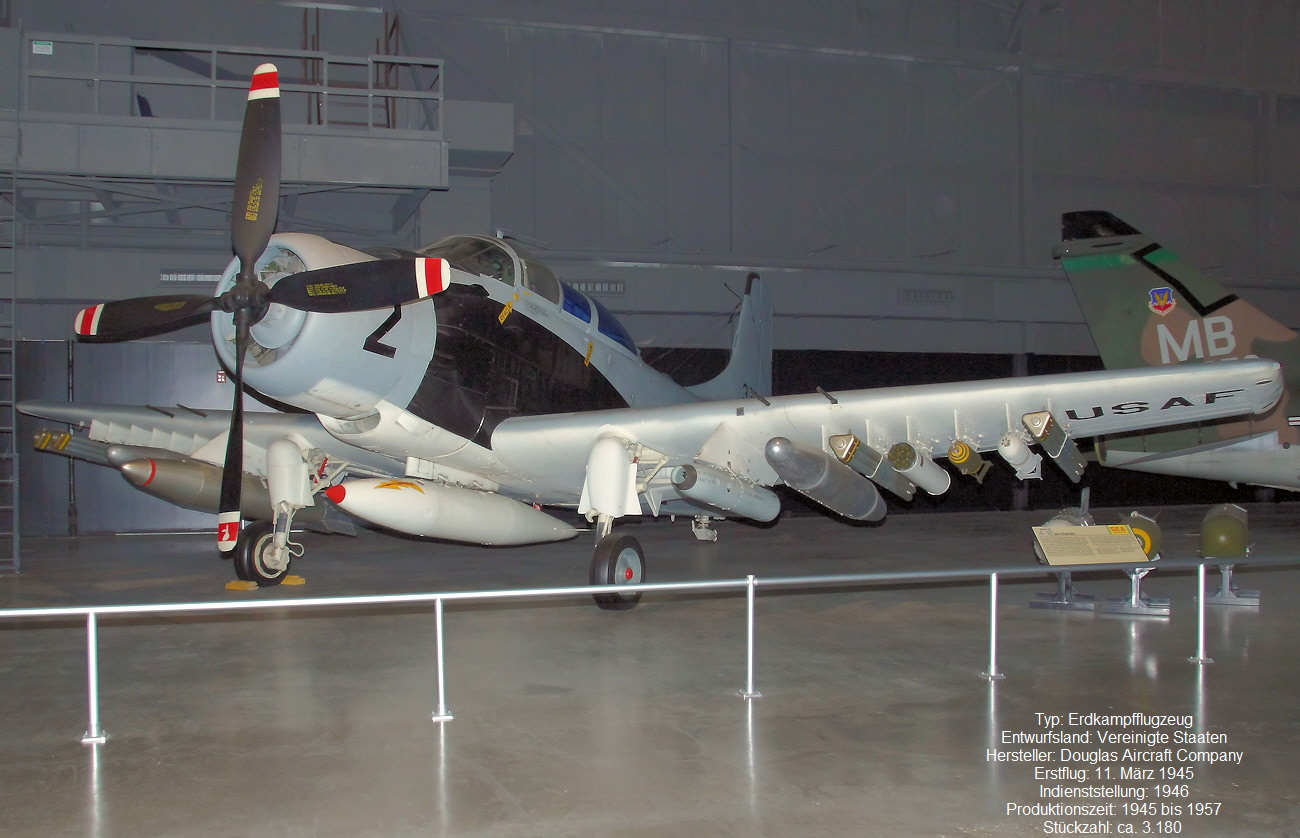 Douglas A-1E Skyraider - Kampfflugzeug