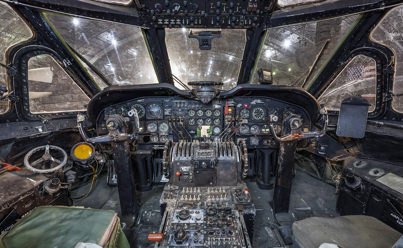 Douglas C-124 Globemaster II - Cockpit