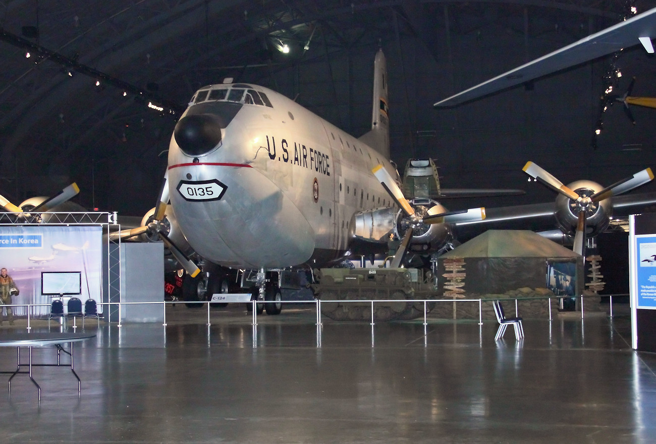 Douglas C-124 Globemaster II - Frachtflugzeug