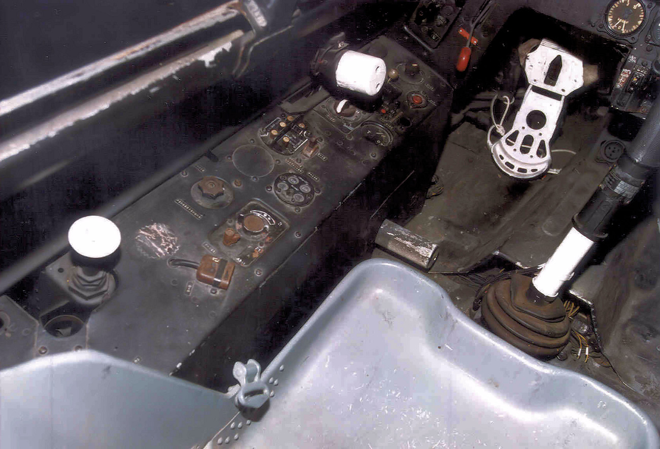 Fw 190 D-9 Langnase - Cockpit links