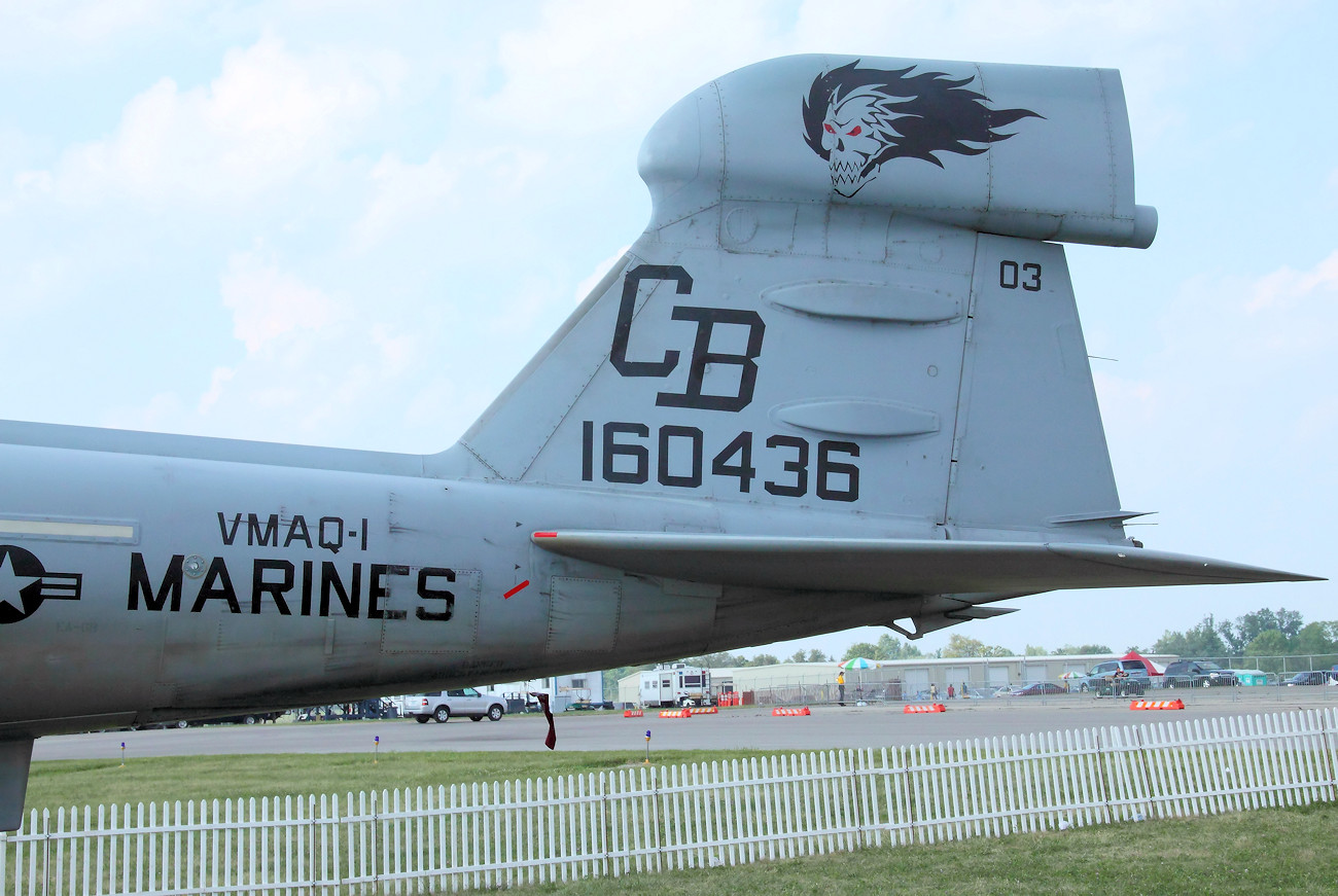 Grumman EA-6 Prowler - Leitwerk