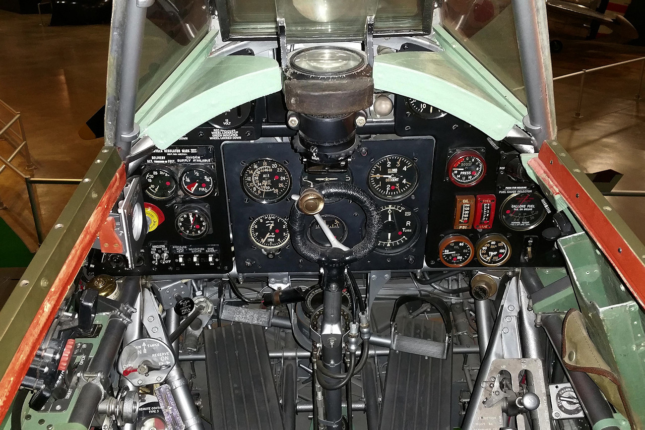 Hawker Hurricane Mk IIa - Cockpit