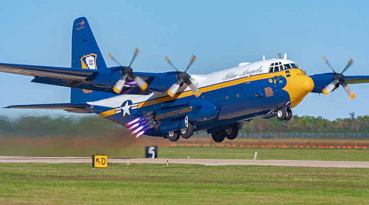 Fat Albert - Servicemaschine der Blue Angels