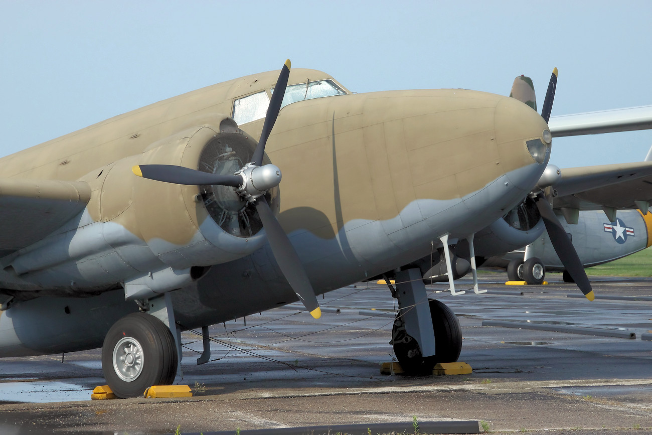 Lockheed C-60A Lodestar - Cockpitansicht