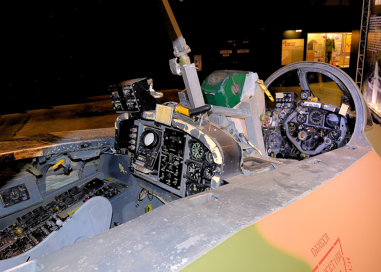 MARTIN B-57B CANBERRA beide Cockpits