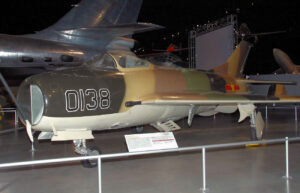 Mikojan-Gurewitsch MiG-19S - Diese MiG-Version hatte zwei Triebwerke