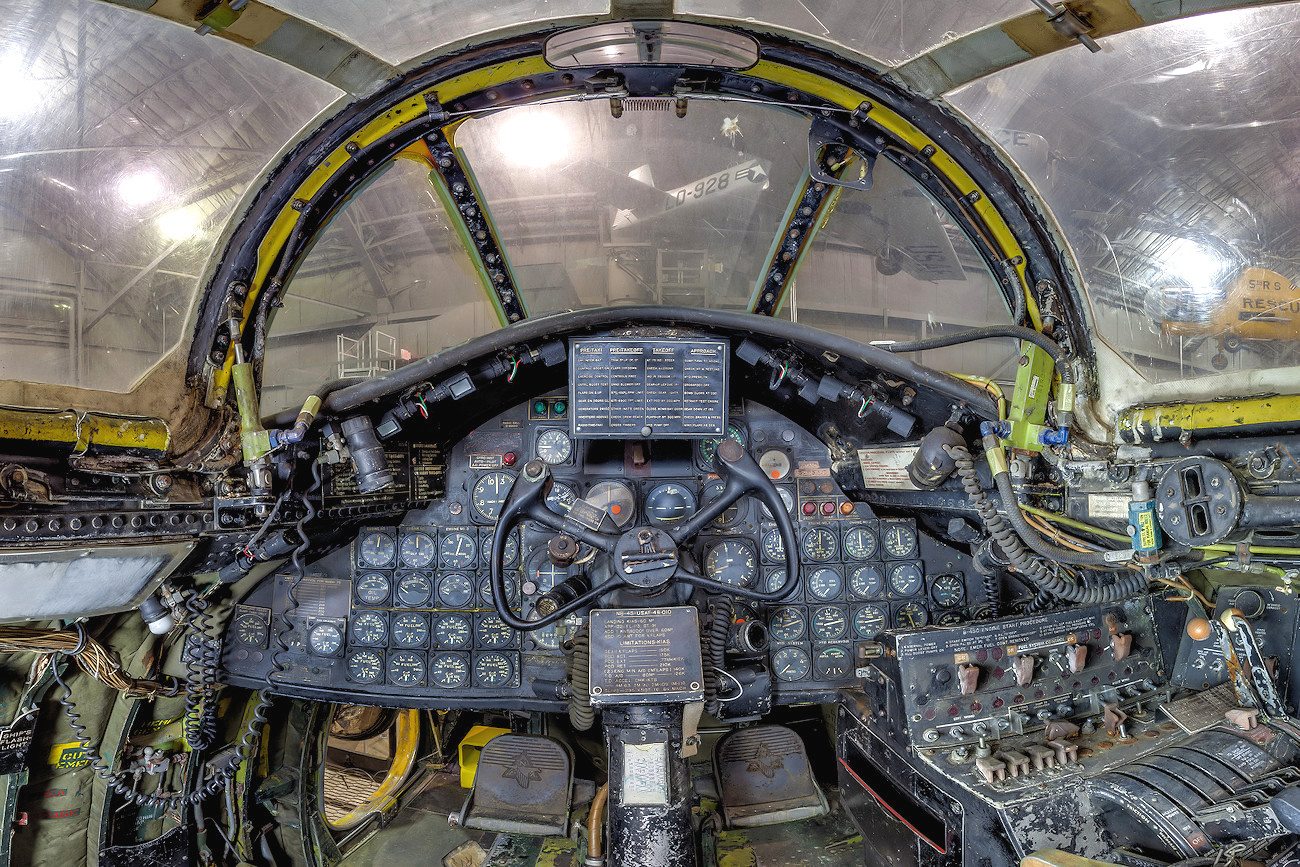 North American B-45 Tornado - Cockpit vorne