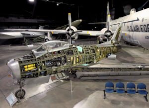 North American F-86H Sabre und Boeing KC-97L