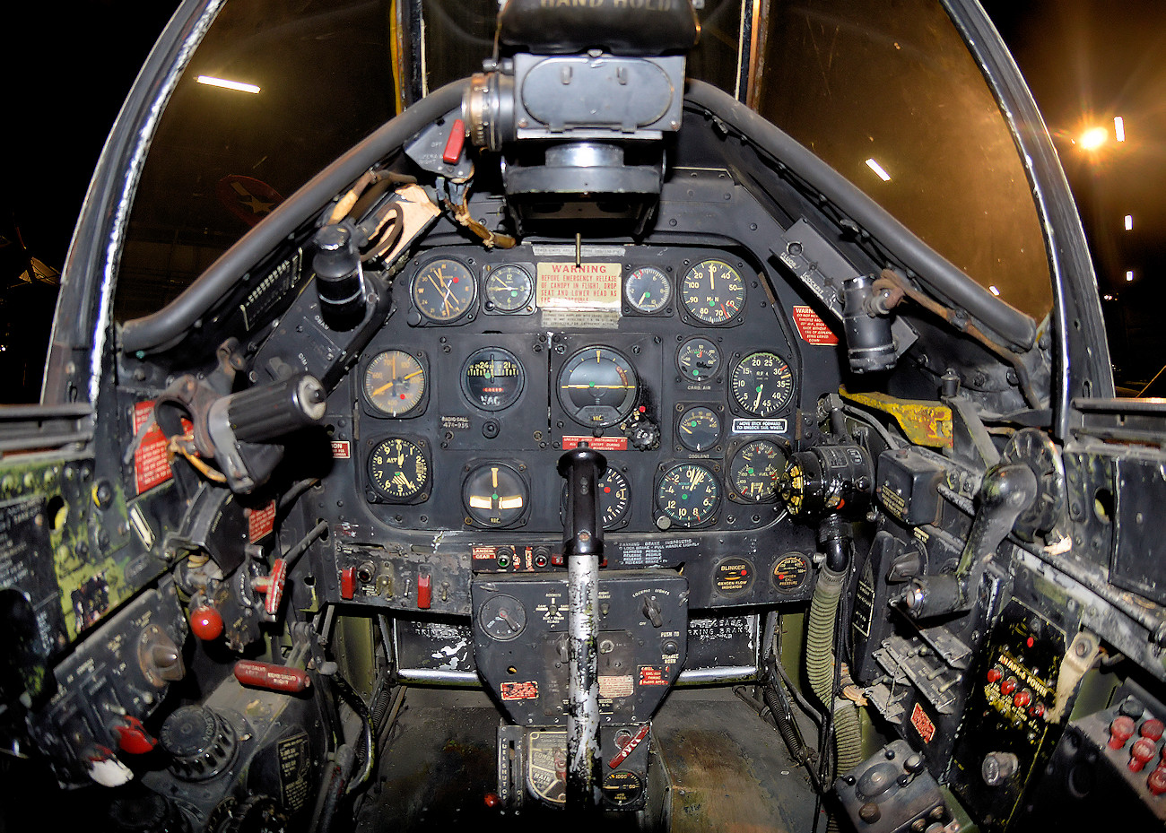 North American P-51D Mustang - Cockpit