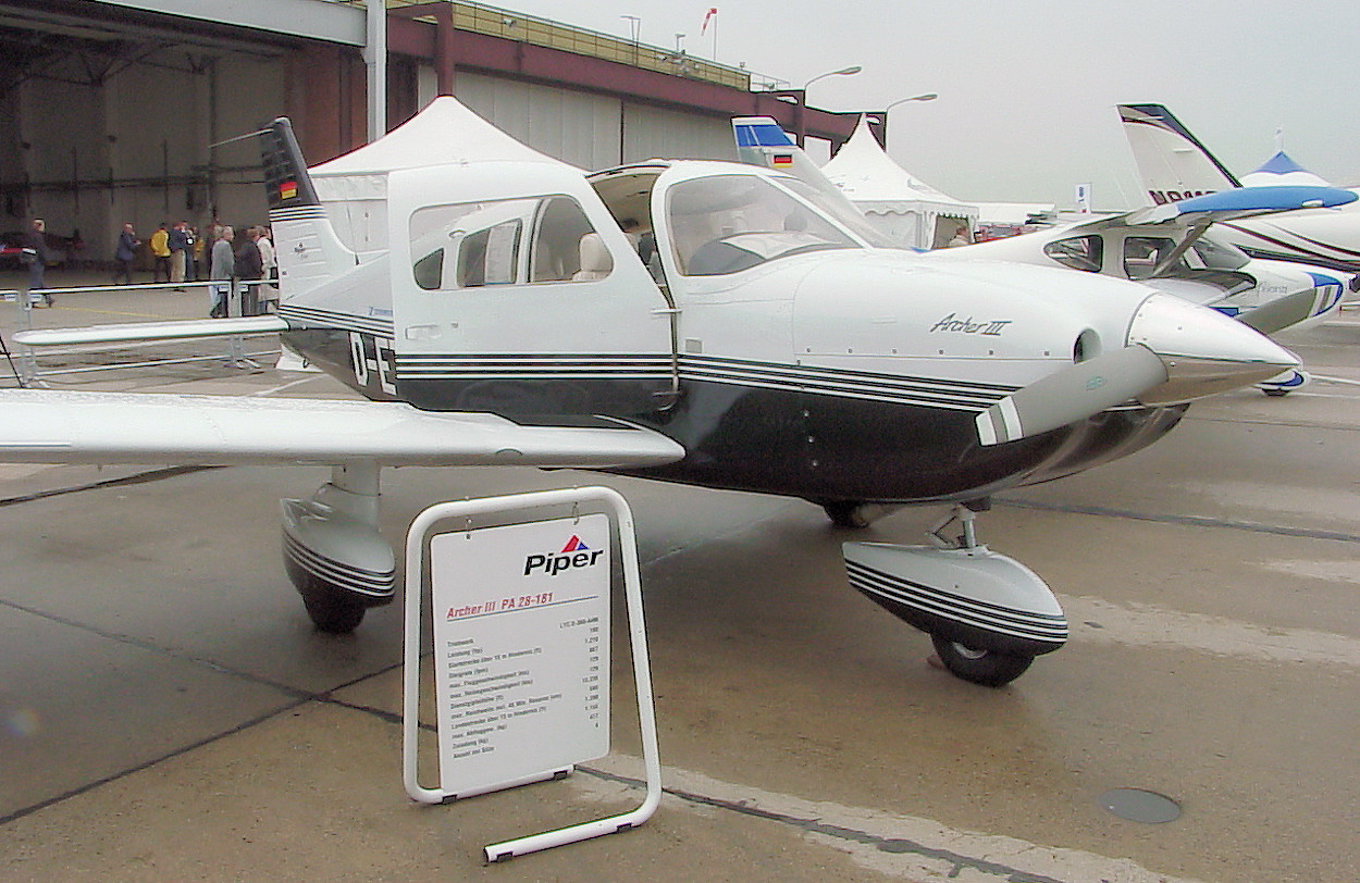 Piper Archer III PA-28 181 - Reiseflugzeug