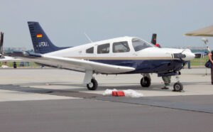 Piper Arrow IV PA-28 R-201 - Reiseflugzeug