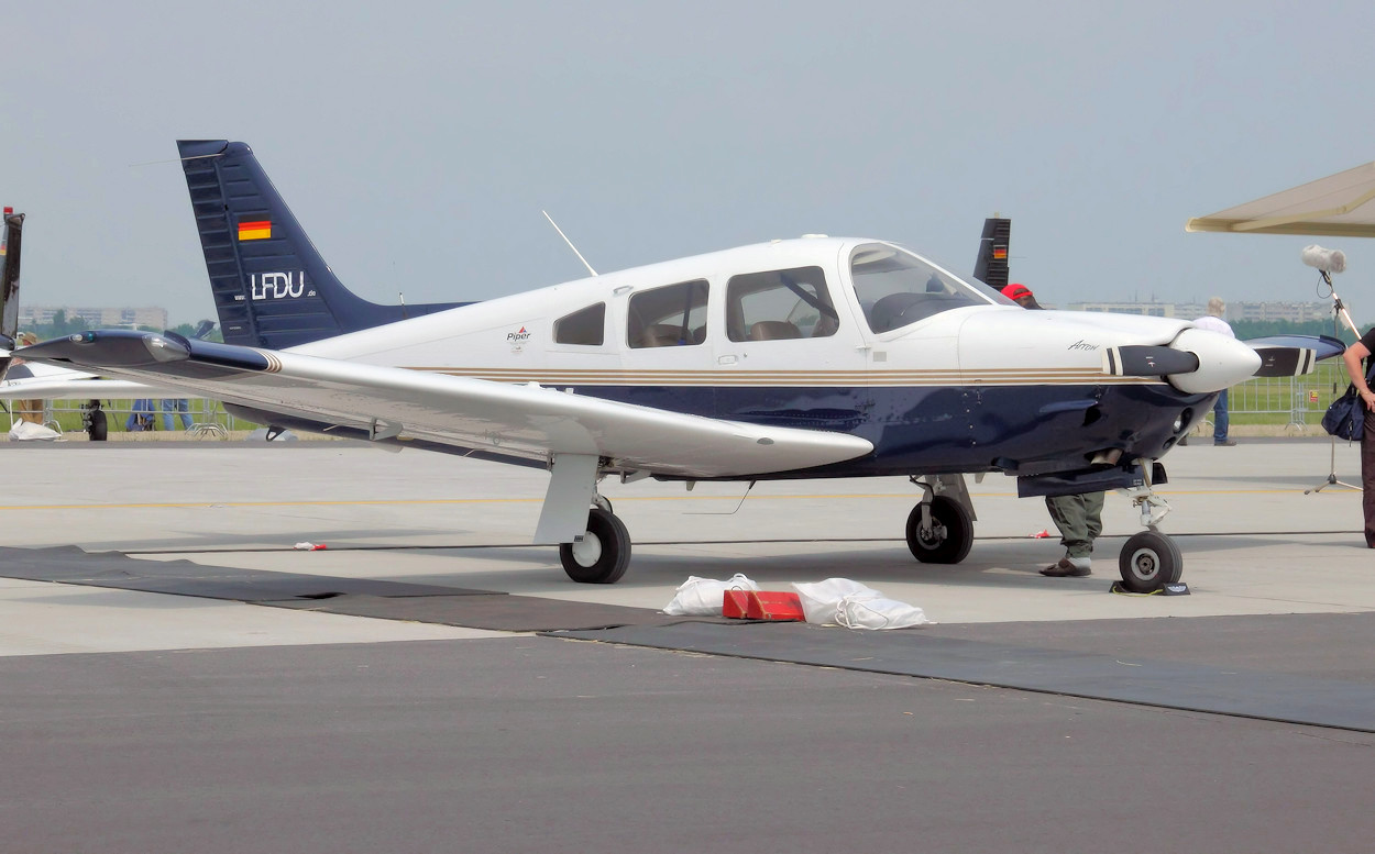 Piper Arrow IV PA-28 R-201 - Reiseflugzeug