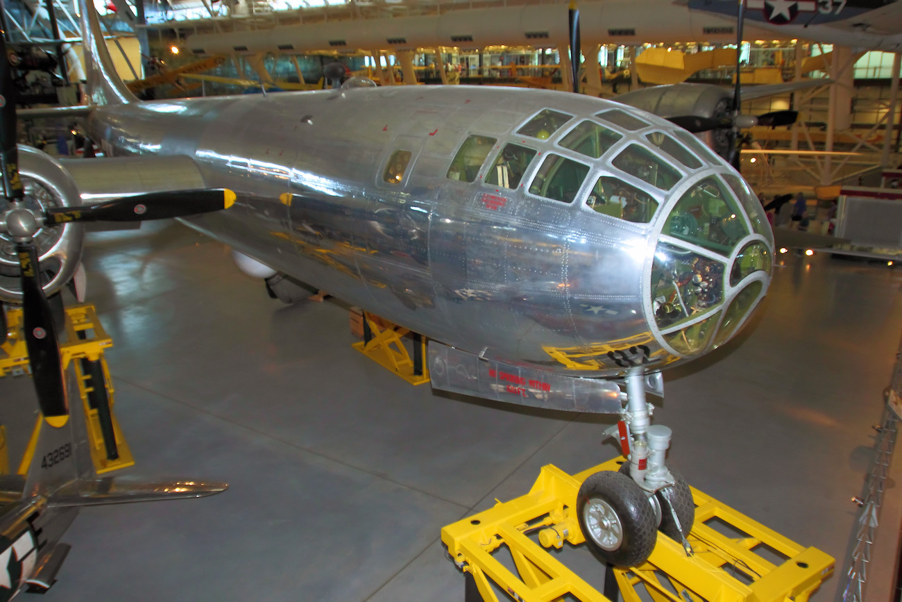 Boeing B-29 Superfortress - warf die erste Atombombe auf Hiroshima ab