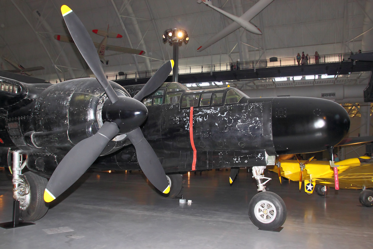 Northrop P-61C Black Widow - Kampfflugzeug der USA, das speziell für die Nachtjagd entwickelt wurde