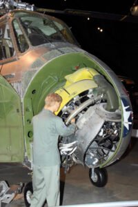 Sikorsky UH-19B Chickasaw - Antrieb im Bug des Hubschraubers