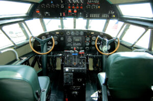 Boeing 307 Stratoliner - Cockpit