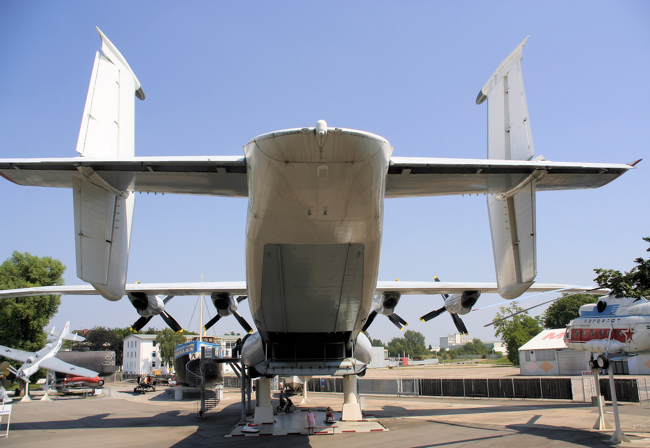 Antonov An-22 - Heckansicht