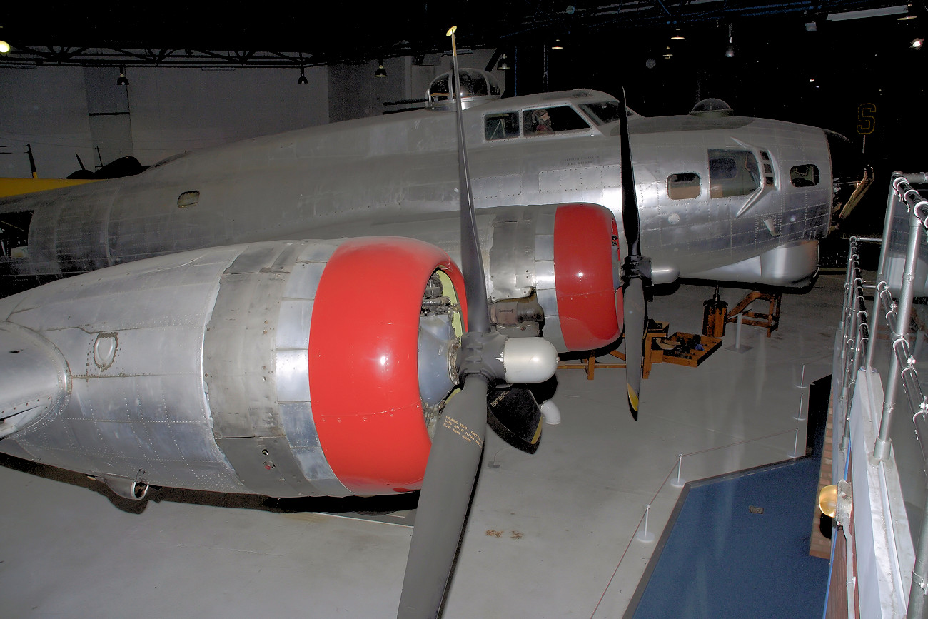 Boeing B-17 - Wright GR-1820-97 Cyclone