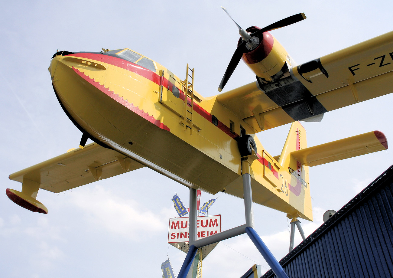 Canadair CL-215 Löschflugzeug zur Brandbekämpfung