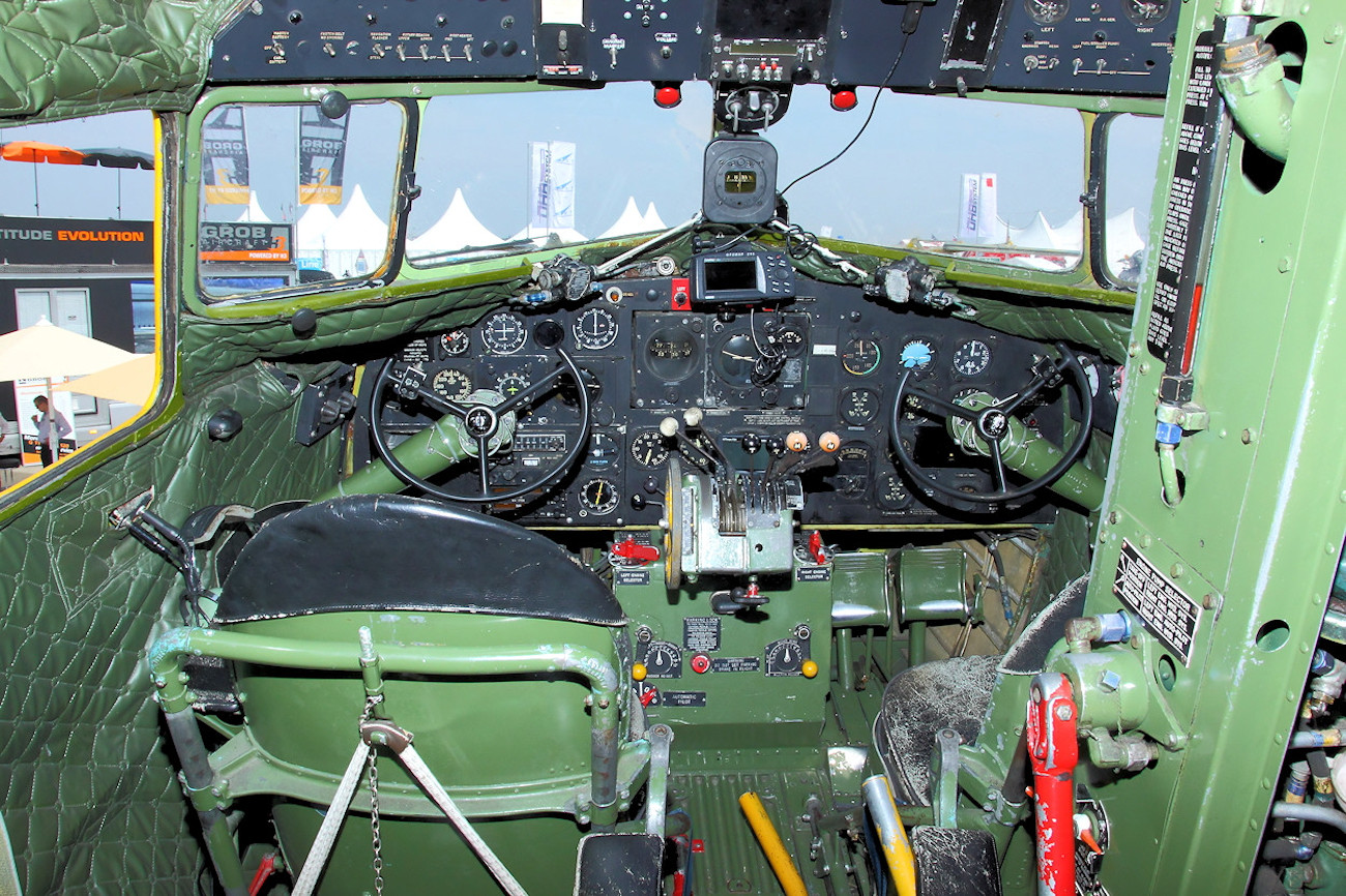 Douglas DC-3 Cockpit