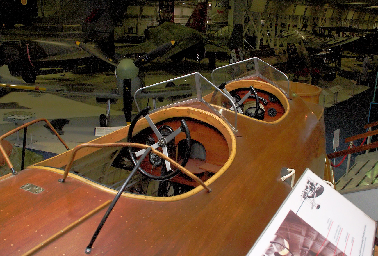 Supermarine Southampton Mk.I - Cockpit des Flugboots