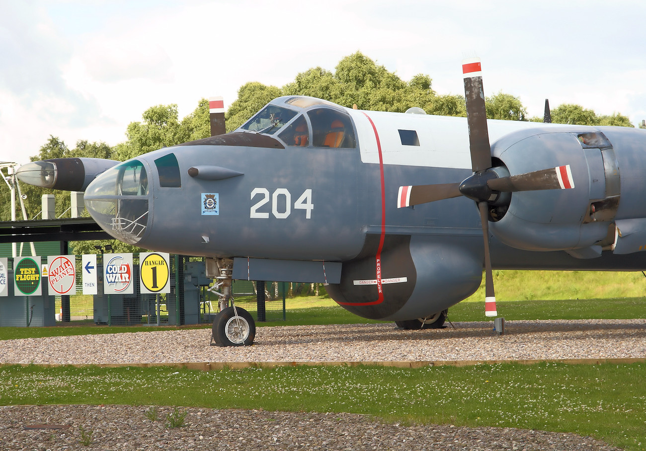 Lockheed P-2 Neptune - Seeaufklärer mit 2 Sternmotore und 2 Strahltriebwerke