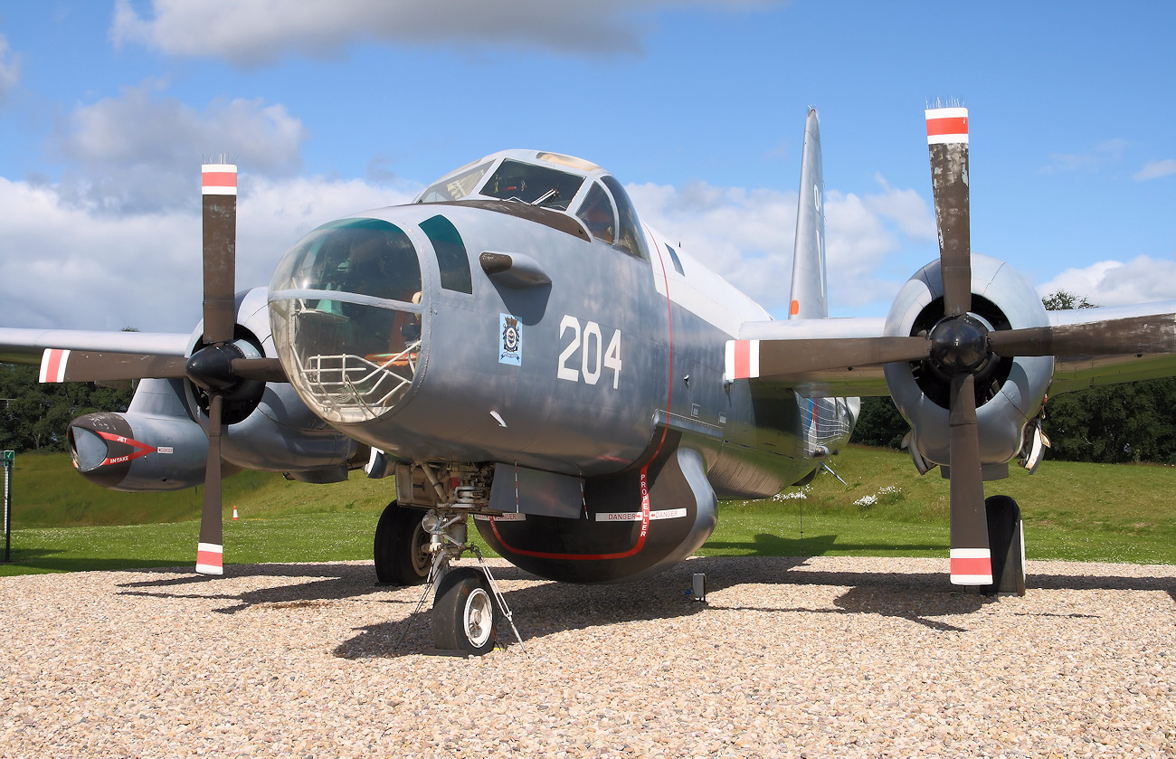 Lockheed P-2 Neptune - Der Seeaufklärer hat 2 Sternmotore und 2 Strahltriebwerke