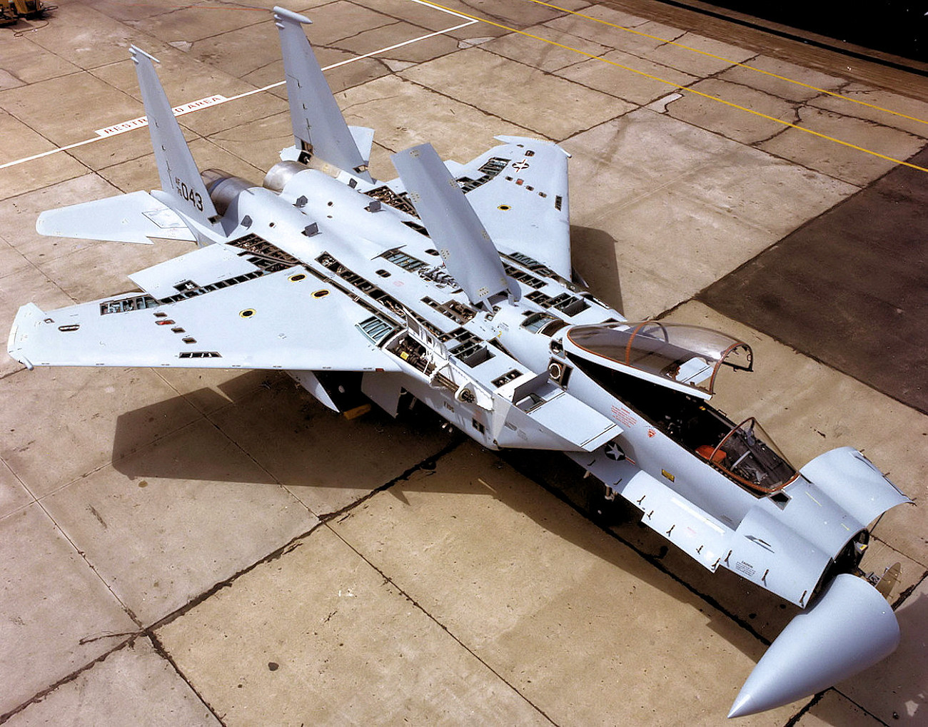 McDonnell Douglas F-15A zerlegt