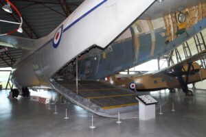 Short Belfast - Laderampe