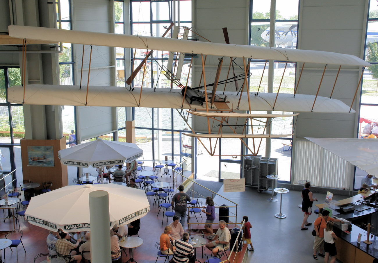 Wright Flyer - Das erste von den Brüdern Wright hergestellte Motorflugzeug