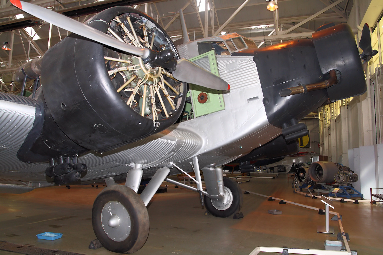 Junkers Ju 52/3 deutsches Flugzeug