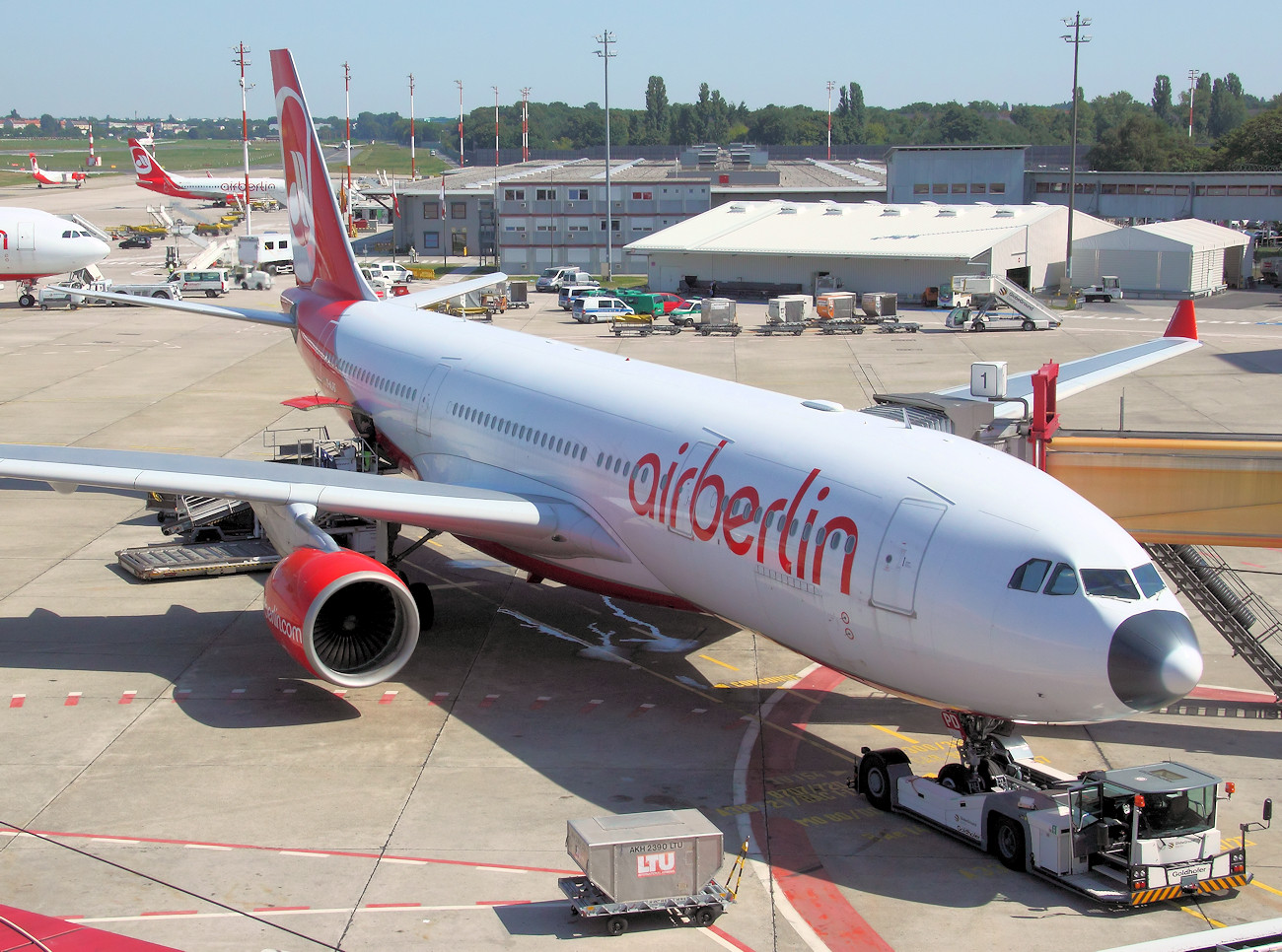 Airbus A330-200 - Gate 1 in Tegel