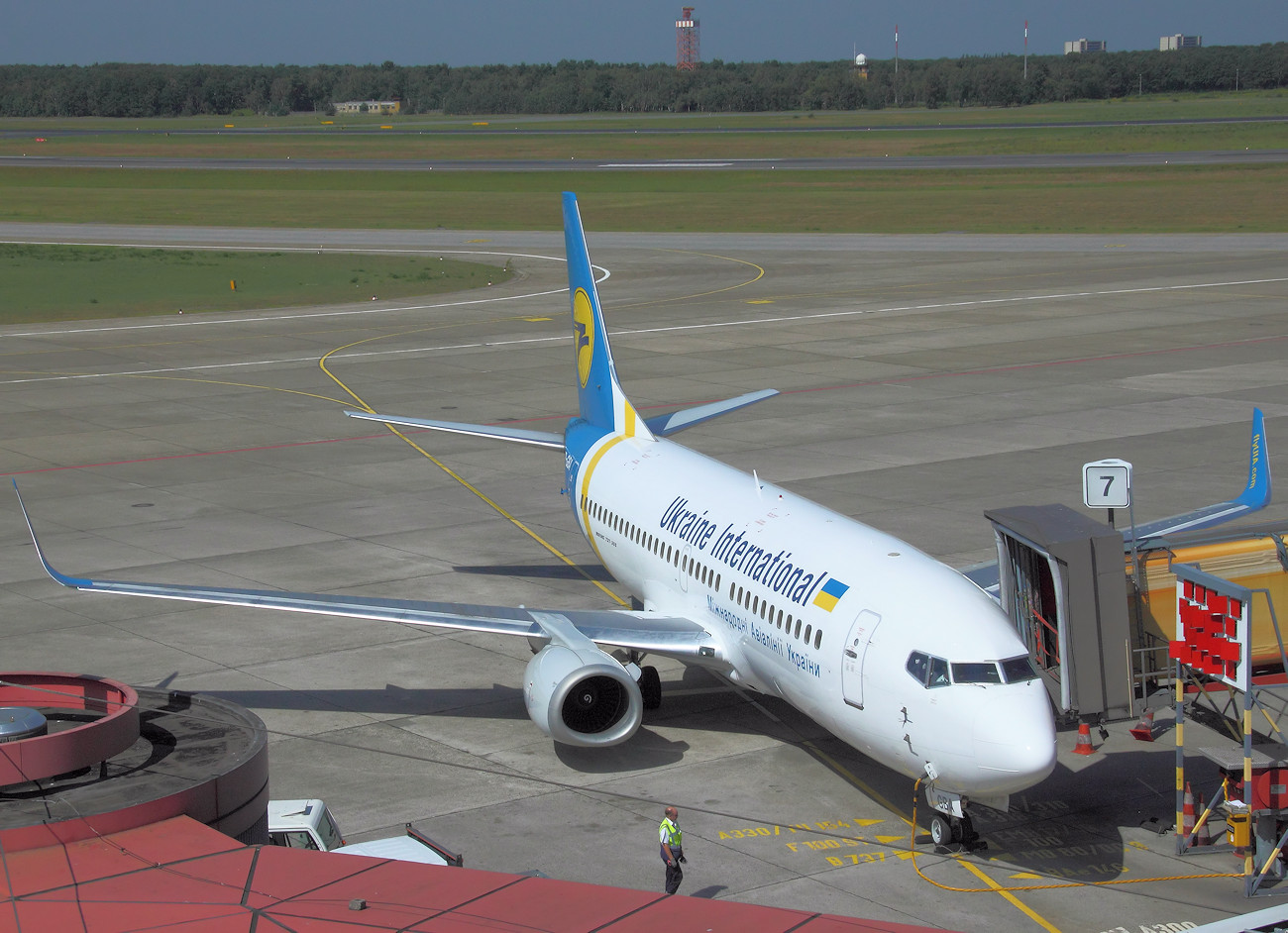 Boeing 737-300 - am Gate 7