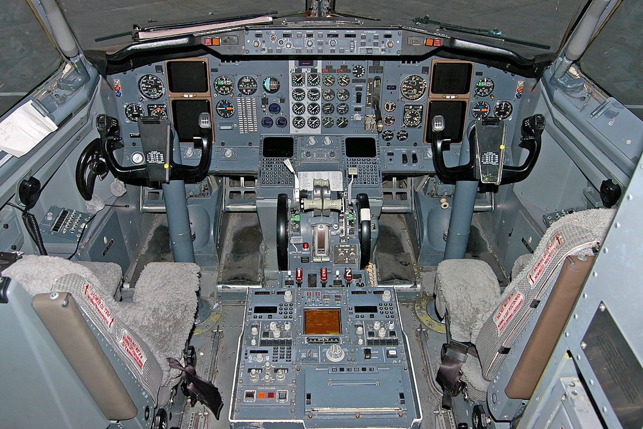 Boeing 737-500 - Cockpit