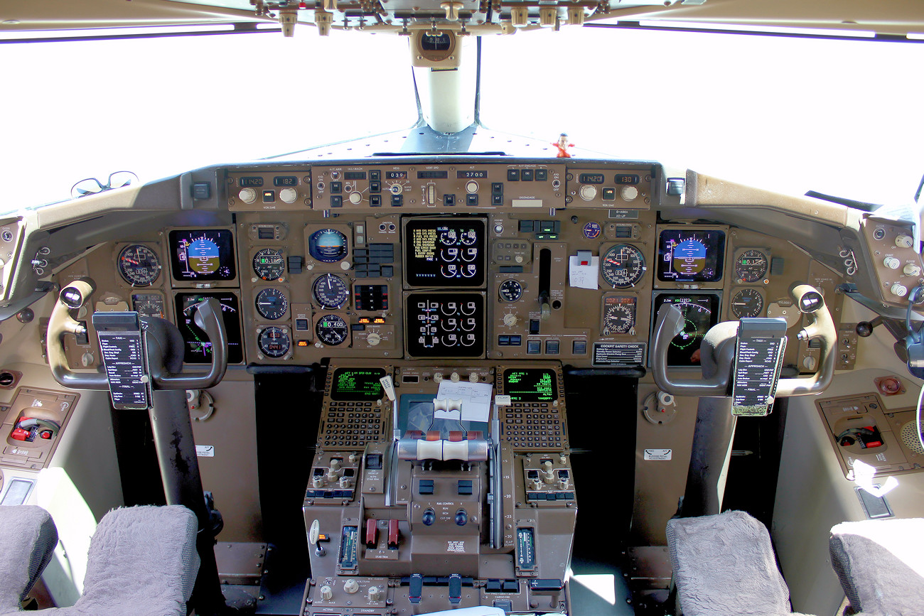 Boeing 757-300 - Cockpit