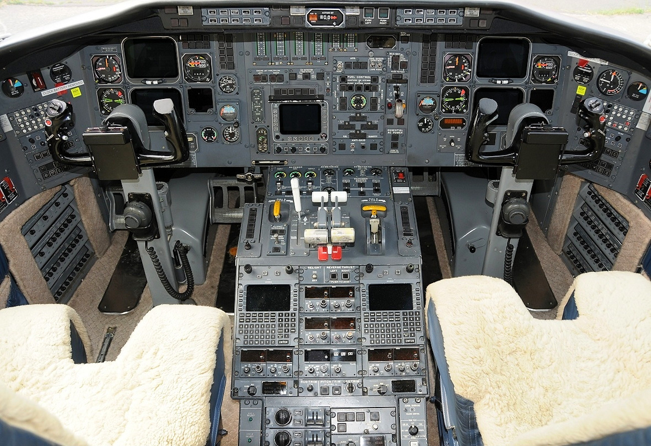 Canadair Challenger CL 601 - Cockpit