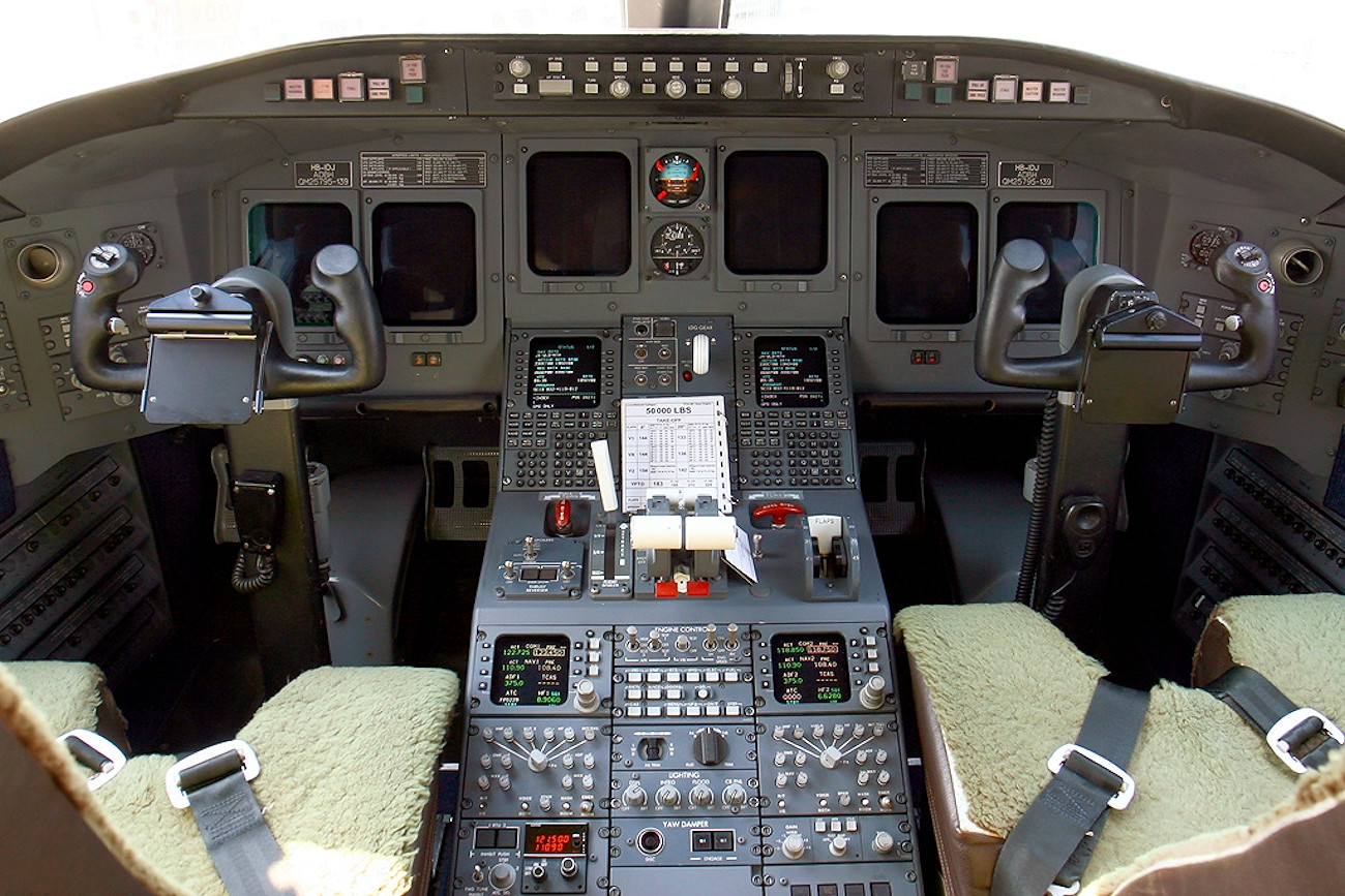 Canadair Jet CRJ 100 - Cockpit