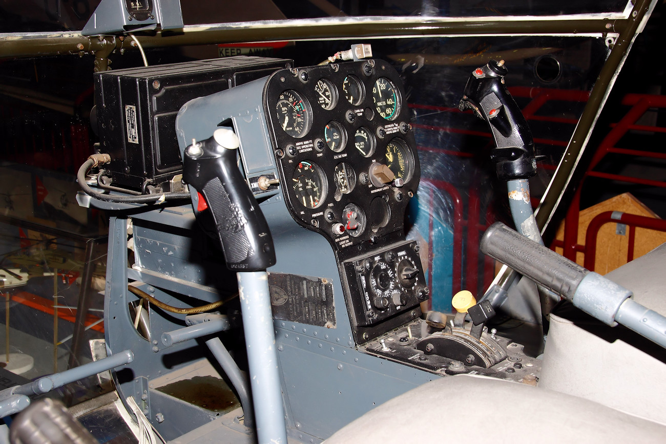 Hiller UH-23 C Raven - Cockpit